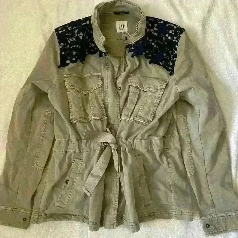 Women’s Gap size medium utility jacket